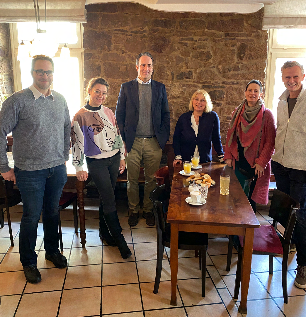 GEG, TriOptoTec GmbH und das Sentinel Haus Institut zu Besuch im Restaurant Kartoffelhaus 